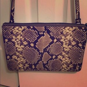 EUC MICHAEL KORS SNAKE SKIN CROSS BODY 🔥
